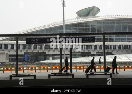 03.05.2013, Seoul, South Korea, Asia, Travellers at Incheon International Airport with the train station terminal in the background, Asia Stock Photo