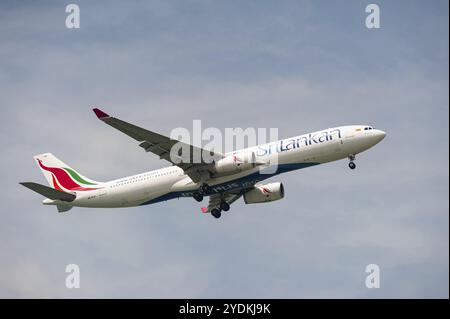 15.07.2023, Singapore, Republic of Singapore, Asia, A SriLankan Airlines Airbus A330-300 passenger aircraft, registration 4R-ALQ, on approach to Chang Stock Photo