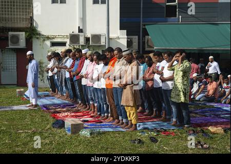 02.06.2019, Singapore, Republic of Singapore, Asia, Muslim men pray on a lawn in Little India during Ramadan, Asia Stock Photo