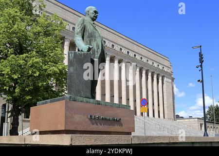 Statue of Finland's 3rd president P. E. Svinhufvud in front of the Finnish Parliament House building in Helsinki, Finland, Europe Stock Photo