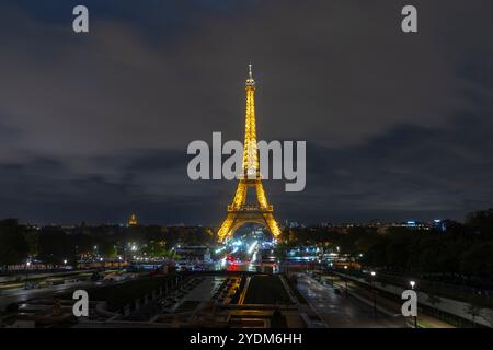 Eiffel tower at night in Paris, France Stock Photo