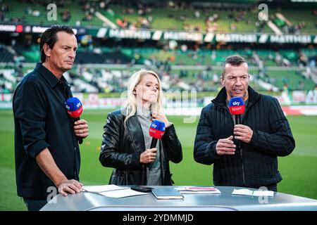 Sky-Moderator Sebastian Hellmann, Julia Simic, Lothar Matthaeus  GER, SV Werder Bremen vs. Bayer 04 Leverkusen, Fussball, Bundesliga, Spieltag 8, Spielzeit 2024/25, 26.10.2024  DFL REGULATIONS PROHIBIT ANY USE OF PHOTOGRAPHS AS IMAGE SEQUENCES AND/OR QUASI-VIDEO  Foto: Eibner-Pressefoto/Marcel von Fehrn Stock Photo