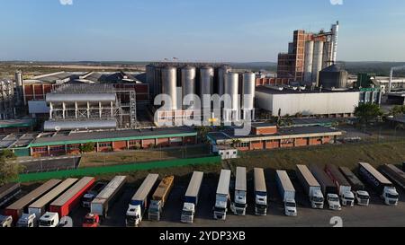 Heineken brewery factory alagoinhas, bahia, brazil - october 25, 2024: aerial view of the Heineken brewery factory in the city of Alagoinhas. ALAGOINHAS BAHIA BRAZIL Copyright: xJoaxSouzax 251024JOA047 Stock Photo
