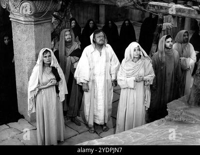 JOANNA DUNHAM as Mary Magdalene VAN HEFLIN as Bar Amand DOROTHY McGUIRE as The Virgin Mary and SAL MINEO as Uriah in THE GREATEST STORY EVER TOLD 1965 director GEORGE STEVENS book Fulton Oursler screenplay James Lee Barrett and George Stevens music Alfred Newman costume design Marjorie Best and Vittorio Nino Novarese George Stevens Productions / United Artists Stock Photo