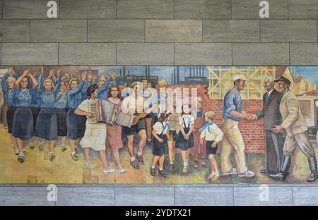 Max Lingner mural on the Detlev Rohwedder House, Aufbau der Republik, tiles, Meissen porcelain, GDR art, Federal Ministry of Finance, Wilhelmstrasse, Stock Photo