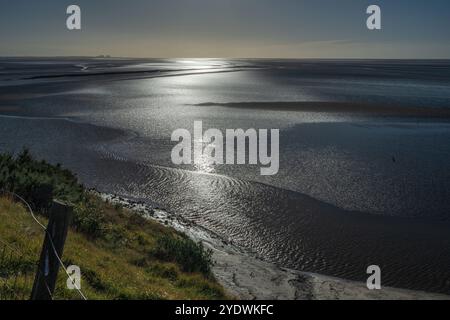 The Jack Scout area of coast at Silverdale on Morecambe Bay. Shining waters as the sun reflects on the Jack Scout area of coast at Silverdale on Morec Stock Photo