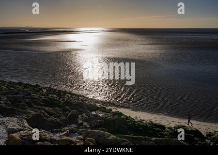 The Jack Scout area of coast at Silverdale on Morecambe Bay. Shining waters as the sun reflects on the Jack Scout area of coast at Silverdale on Morec Stock Photo