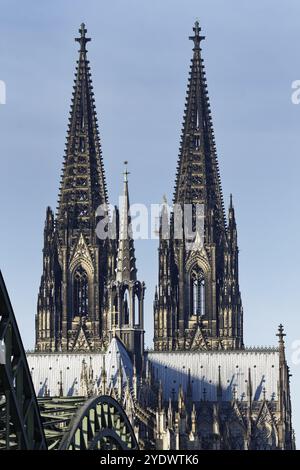 Double towers and crossing tower of Cologne Cathedral against a clear blue sky Stock Photo