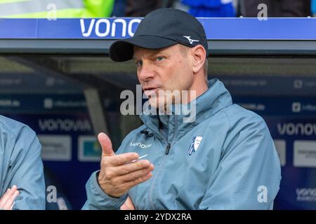 sports, football, Bundesliga, 2024/2025, VfL Bochum vs. FC Bayern Muenchen 0-5, Vonovia Ruhr Stadium, head coach Markus Feldhoff (BO), DFL REGULATIONS PROHIBIT ANY USE OF PHOTOGRAPHS AS IMAGE SEQUENCES AND/OR QUASI-VIDEO Stock Photo