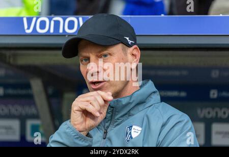 sports, football, Bundesliga, 2024/2025, VfL Bochum vs. FC Bayern Muenchen 0-5, Vonovia Ruhr Stadium, head coach Markus Feldhoff (BO), DFL REGULATIONS PROHIBIT ANY USE OF PHOTOGRAPHS AS IMAGE SEQUENCES AND/OR QUASI-VIDEO Stock Photo