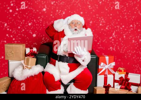 Portrait of his he amazed overwhelmed funky fat overweight plump gray-haired bearded man post office delivery sending wish list isolated over bright Stock Photo