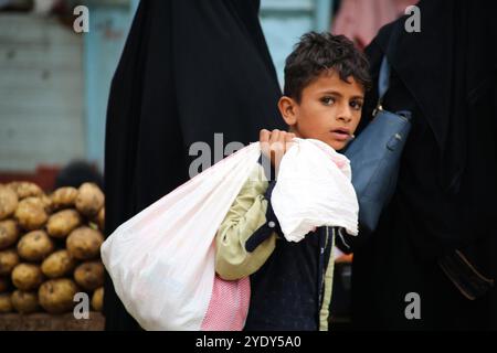 The historic Bab Al- Musa market in the Yemeni city of Taiz becomes very busy with residents shopping during Ramadan. The construction of the market of Bab Musa and the walls of the old city dates back to the Ottoman era in Yemen, with the market developing with the construction of the Bab Al-Musa Gate in the eighth century. Taiz remained a walled city until 1948 when Imam Ahmed allowed for expansion beyond its fortified wall. Taiz, which is located in south-western Yemen, is the third largest city in Yemen, and was its cultural capital until before becoming deeply entangled in the Yemeni conf Stock Photo