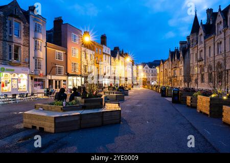 Temporary benches and planters are laid out in a trial pedestrianisation of Broad Street in Oxford city centre. Stock Photo