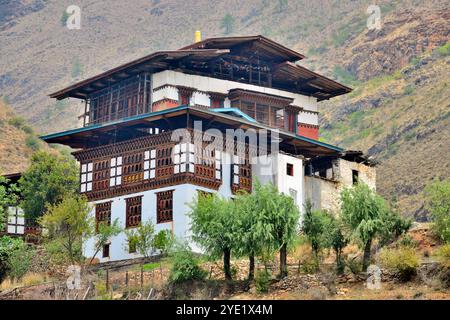 Colorful Bhutanese architecture and landscapes Stock Photo - Alamy
