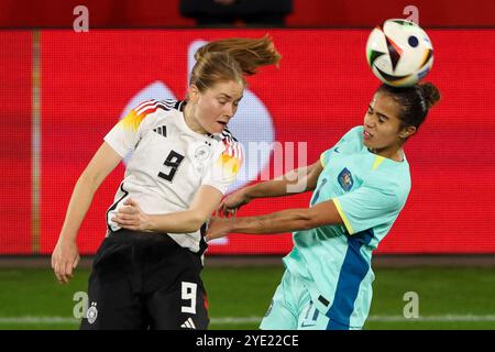 28 October 2024, North Rhine-Westphalia, Duisburg: Soccer, Women: International matches, Germany - Australia, Schauinsland-Reisen-Arena, Sjoeke Nüsken (Germany, l-r), Mary Fowler (Australia) Photo: Christoph Reichwein/dpa Stock Photo