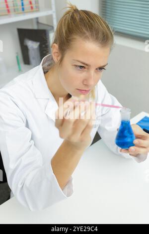 using a multi channel pipette Stock Photo
