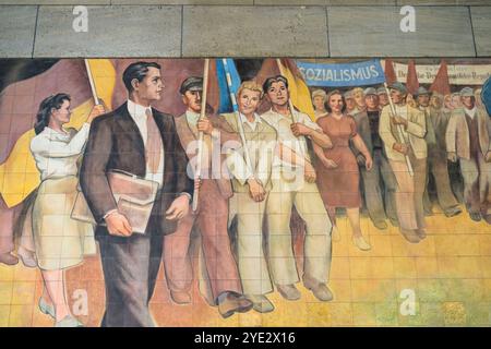 Max Lingner mural at the Detlev Rohwedder House, construction of the republic, tiles, Meissen porcelain, GDR art, Federal Ministry of Finance, Wilhelm Stock Photo