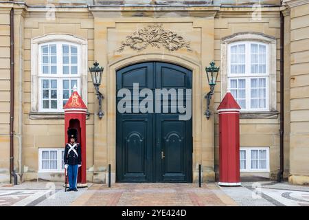 A Danish Royal Guard stands guard in front of Frederick VIII's palace at Amalienborg castle in Copenhagen, Denmark. Stock Photo