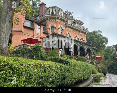 Observing the front view of the Harry Packer Mansion Museum in Jim Thorpe, Pennsylvania, USA Stock Photo