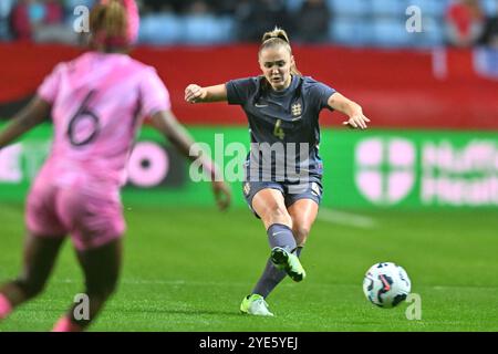 Georgia Stanway (4 England) Passes the ball during the International Friendly match between England Women and South Africa at the Coventry Building Society Arena, Coventry on Tuesday 29th October 2024. (Photo: Kevin Hodgson | MI News) Credit: MI News & Sport /Alamy Live News Stock Photo