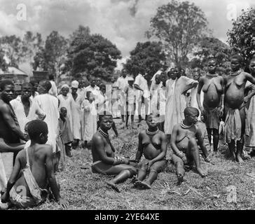 Uganda. From Hoima to Fort Portal. Types in the native market, 1936 Stock Photo