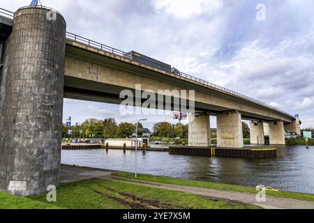 The Berlin Bridge, motorway A59, over the Duisburg port area, 1.8 km long, has a remaining useful life until 2029, due to various damages, such as hai Stock Photo