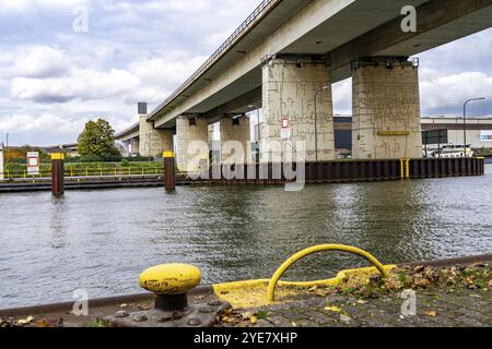 The Berlin Bridge, motorway A59, over the Duisburg port area, 1.8 km long, has a remaining useful life until 2029, due to various damages, such as hai Stock Photo