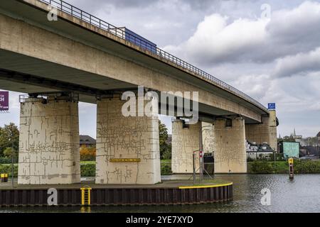 The Berlin Bridge, motorway A59, over the Duisburg port area, 1.8 km long, has a remaining useful life until 2029, due to various damages, such as hai Stock Photo