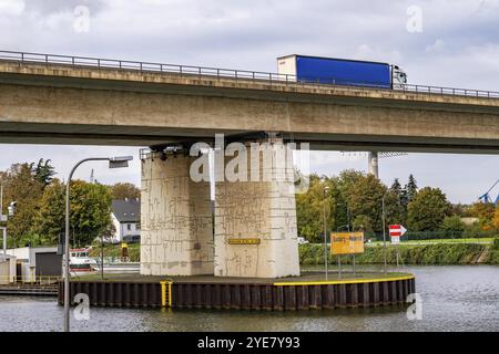 The Berlin Bridge, motorway A59, over the Duisburg port area, 1.8 km long, has a remaining useful life until 2029, due to various damages, such as hai Stock Photo