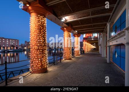 Tate Liverpool and the Albert Dock at night, Albert Dock, Liverpool, Merseyside, England, UK Stock Photo