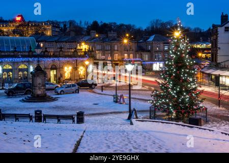 Christmas Tree and Snow in Buxton at Christmas, Buxton, Derbyshire, England, UK Stock Photo