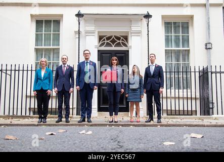 London, England, UK. 30th Oct, 2024. First ever female British Chancellor of the Exchequer RACHEL REEVES leaves 11 Downing Street with red dispatch box and her treasury team (Left to Right) EMMA REYNOLDS, JAMES MURRAY, DARREN JONES, TULIP SIDDIQ and SPENCER LIVERMORE ahead of revealing her budget in the House of Commons. (Credit Image: © Tayfun Salci/ZUMA Press Wire) EDITORIAL USAGE ONLY! Not for Commercial USAGE! Stock Photo