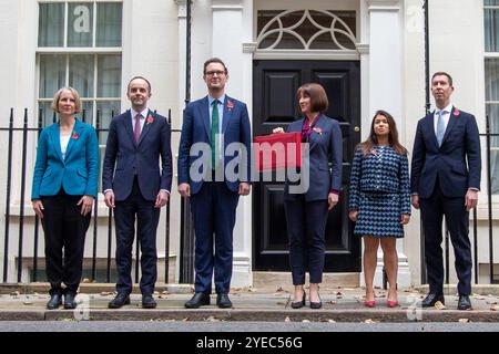 London, England, UK. 30th Oct, 2024. First ever female British Chancellor of the Exchequer RACHEL REEVES leaves 11 Downing Street with red dispatch box and her treasury team (Left to Right) EMMA REYNOLDS, JAMES MURRAY, DARREN JONES, TULIP SIDDIQ and SPENCER LIVERMORE ahead of revealing her budget in the House of Commons. (Credit Image: © Tayfun Salci/ZUMA Press Wire) EDITORIAL USAGE ONLY! Not for Commercial USAGE! Stock Photo