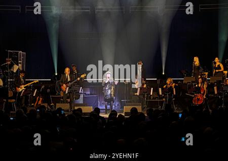 Mireille Mathieu live bei einem Konzert ihrer Abschiedstournee Goodbye my Love Goodbye im Kuppelsaal. Hannover, 30.10.2024 *** Mireille Mathieu live at a concert of her farewell tour Goodbye my Love Goodbye in the Kuppelsaal Hanover, 30 10 2024 CopyrightxworldwideUlrichxStamm PhotographerxforxPressx-xBusinessx-xPortraitsx-xEventsx-xFairs-xEditorialx-xCelebrityx-Concertsx mathieu 4011 Stock Photo