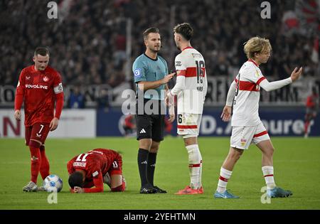 Referee Daniel Schlager in discussion with Atakan Karazor VfB Stuttgart (16) Frans Kraetzig VfB Stuttgart (13) Marlon Ritter 1. FC Kaiserslautern FCK Stock Photo