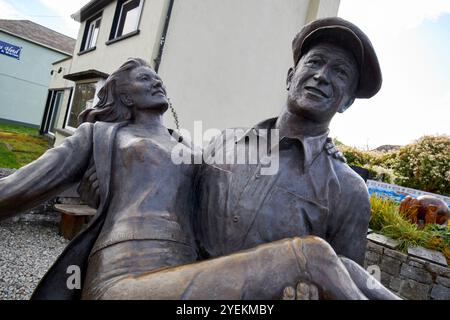 statue of john wayne carrying maureen ohara in the quiet man cong, county mayo, republic of ireland Stock Photo