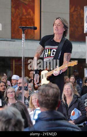 Ny, USA. 30th Oct, 2024. NEW YORK, NEW YORK - OCTOBER 30: Country music star Keith Urban performs live during NBC's ''Today'' show in Midtown on October 30, 2024, in New York City. Fans gathered early to catch the electrifying performance as Urban rocked the crowd with his signature hits at Rockefeller Plaza. (Credit Image: © Luiz Rampelotto/ZUMA Press Wire) EDITORIAL USAGE ONLY! Not for Commercial USAGE! Stock Photo