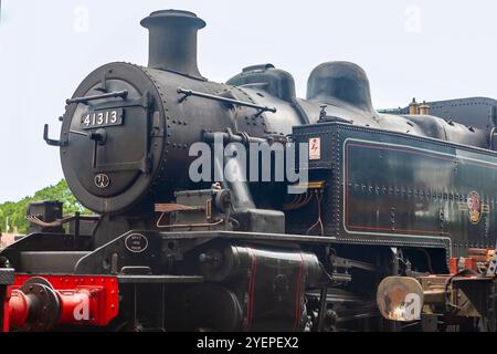 Locomotive 41313 on the Isle of Wight steam railway approaching ...