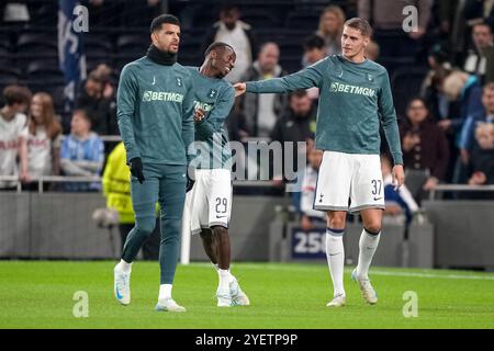 London, UK. 24th Oct, 2024. LONDON, ENGLAND - OCTOBER 24: Micky van de Ven of Tottenham Hotspurs, Pape Matar Sarr of Tottenham Hotspurs warms up during a UEFA Europa League 2024/25 League Phase MD3 match between Tottenham Hotspur and AZ Alkmaar at Tottenham Hotspur Stadium on October 24, 2024 in London, England. (Photo by Jan Mulder/Orange Pictures) Credit: Orange Pics BV/Alamy Live News Stock Photo