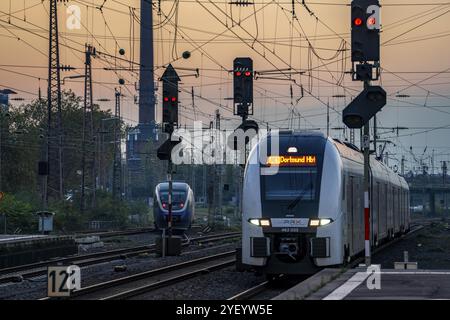 Regional-Express, RE1 to Dortmund, RRX, Rhein-Ruhr-Express, arriving at Essen main station, dusk, North Rhine-Westphalia, Germany, Europe Stock Photo