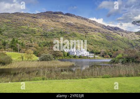 Kylemore Abbey is a Benedictine monastery founded in 1920 on the grounds of Kylemore Castle, County Galway, Ireland, Europe Stock Photo