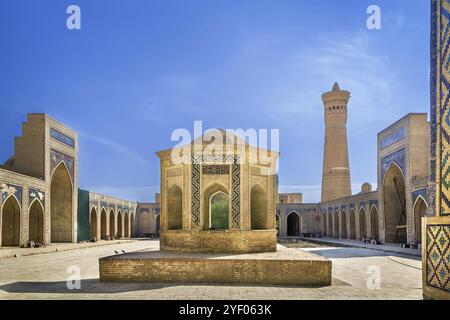 Inner courtyard of the Kalyan Mosque, part of the Po-i-Kalyan Complex in Bukhara, Uzbekistan, Asia Stock Photo