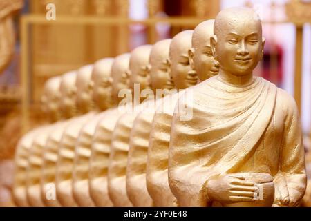 Mongkol Serei Kien Khleang Pagoda. Offerings to the Sangha. Alms from monks. Phnom Penh Cambodia. Stock Photo