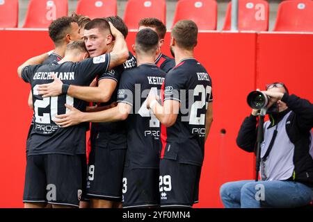 David Kopacz (FCI, 29), am Ball, Freisteller, Ganzkörper, Einzelbild
