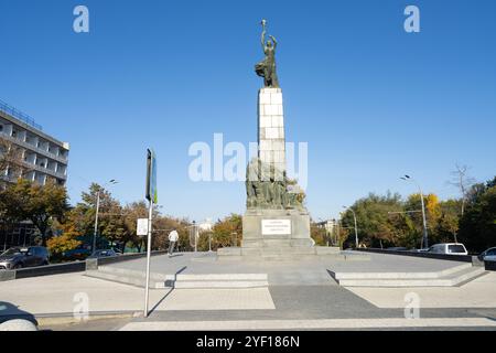 Chisinau, Moldova. October 25, 2024.   view the Monument to the Heroes of the Leninist Komsomol along Grigore Vieru Alley in the city center Stock Photo