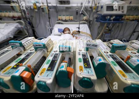 Tam Duc Cardiology Hospital. Vietnamese child suffering from heart diseases. Intensive care unit. Ho Chi Minh city. Vietnam. Tam Duc Cardiology Hospital 016757 208 Stock Photo