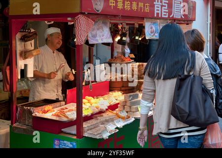 Street vendor selling Chinese snacks in the Chinatown district called 'Nankin-machi' in Kobe City, Hyogo, Japan. Stock Photo