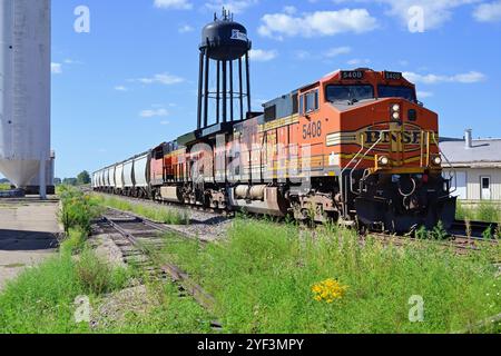 Rochelle, Illinois, USA. A Burlington Northern Santa Fe Railway local grain train passing through northern Illinois. Stock Photo