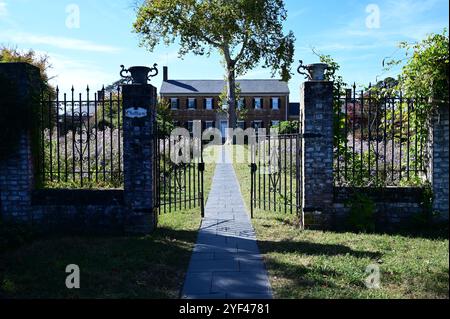 Chatham Manor is a Georgian-style mansion home completed in 1771. Stock Photo