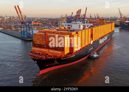 Hapag-Lloyd's LNG powered flagship HAMBURG EXPRESS shifting berthes in ...